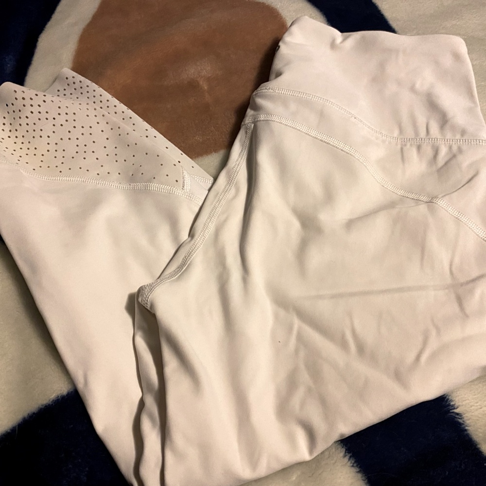 Lululemon White Anew Crop size 8